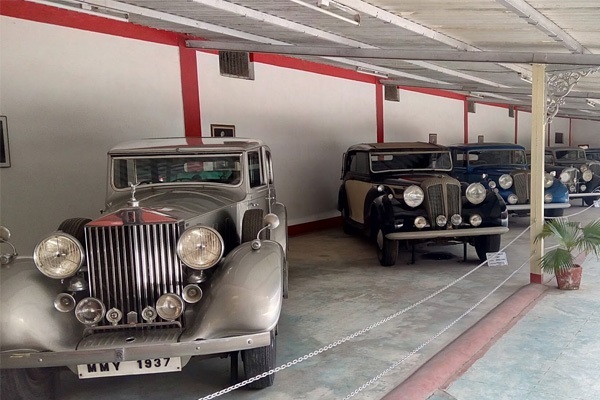 taxi-for-auto-world-vintage-car-museum
